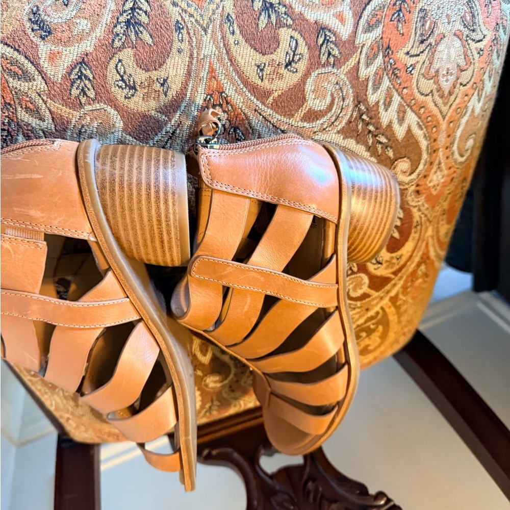 Sofft Zip back leather sandal. Size 9. EUC Only worn 1x. Wood heel. - Picture 14 of 14